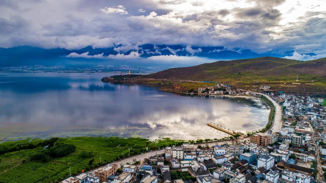 穿越大理-保山-騰沖-芒市-瑞麗這條如夢(mèng)似幻的小環(huán)線,邂逅到這個(gè)季節(jié)云南所有美好的樣子。