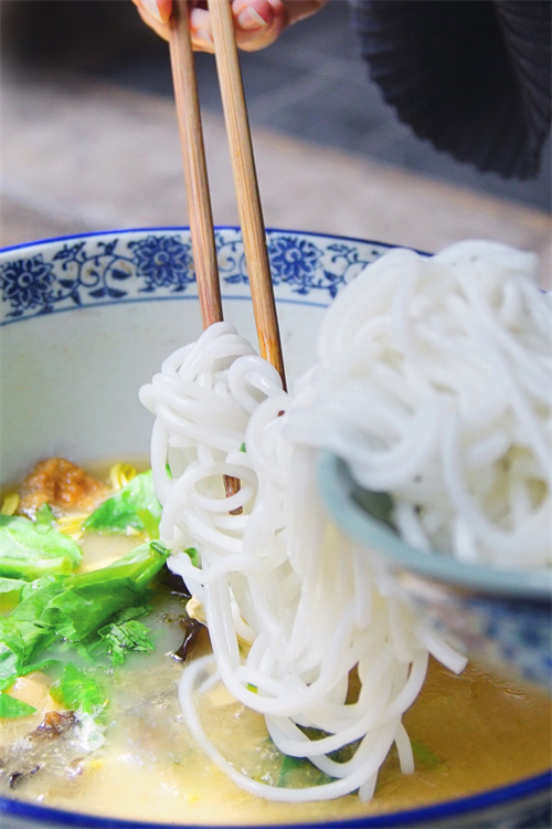 【聚焦旅交會(huì) 相約游大理】喜洲古鎮(zhèn)：在蛙鳴蟲(chóng)叫的稻田間 讓生活慢下