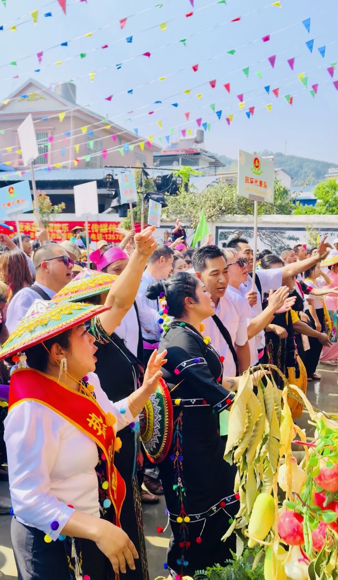 有一種叫云南的生活丨在瑞麗德昂族村寨過(guò)潑水節(jié) 快樂(lè)直接拉滿 水花里都是鄉(xiāng)情！